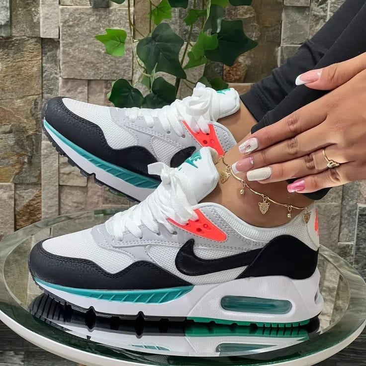 NIKE AIR MAX